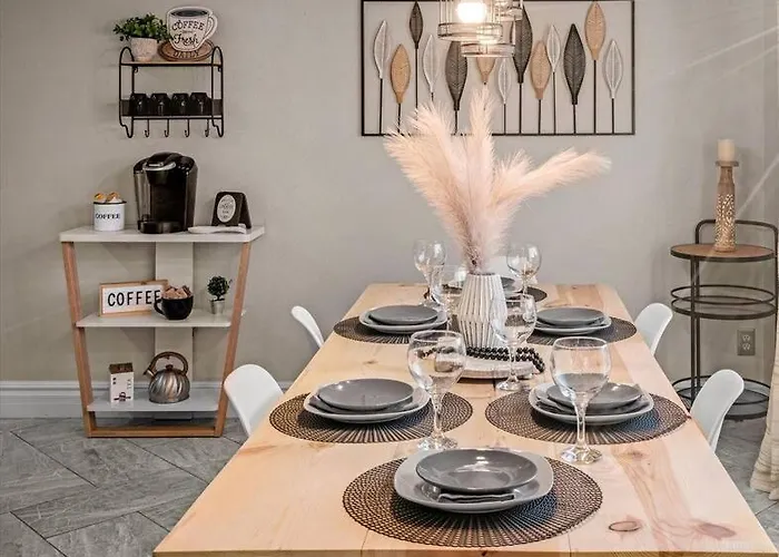 Holiday home Modern With Heated Pool, Asu Tempe