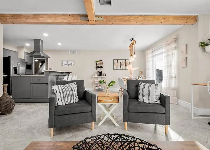 Modern With Heated Pool, Asu Holiday home